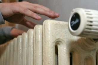 gestul simplu pe care trebuie sa il faci dupa 1800 pentru a mentine caldura in casa pe tot parcursul serii factura la incalzire nu va mai fi o bataie de cap 692a1a0e4d11d