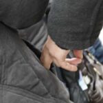 hotul care facea ravagii prin centrul iasului intra iar la mititica a furat pana si verighetele destinate unor doi insuratei 69080a06e3f24