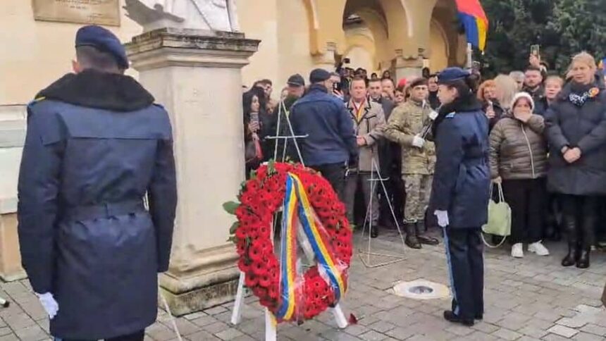 huiduieli duminica la alba iulia o parte a publicului a huiduit cand a fost depusa coroana din partea presedintelui nicusor dan video 692c7685bb5ec
