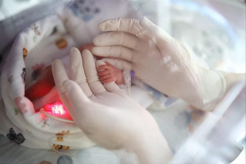 iasul se lumineaza diseara in violet e ziua mondiala a prematuritatii dr maria stamatin arcadia in fiecare an se nasc in romania 14 15 mii de copii prematuri 691b2ecd01d9a