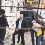 imagini video cu patronul vanbet adus pentru audieri la dna iasi dupa ce ar fi incercat sa scape de amenzi pentru ca vindea pui cu salmonella 690b4dc4bd903