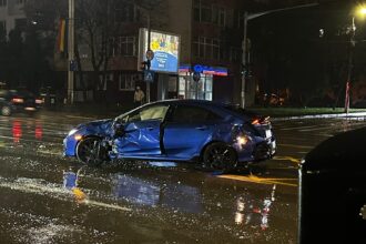 impact puternic la podul nicolina un autoturism lovit in plin de un autobuz foto video 69293eec1d4cd