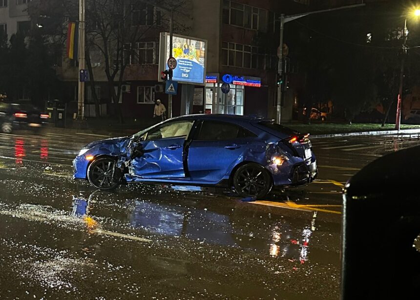 impact puternic la podul nicolina un autoturism lovit in plin de un autobuz foto video 69293eec1d4cd