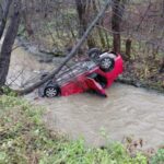 incident grav in judetul hunedoara o masina s a rasturnat in raul cerna care este starea soferului 692c239095aa5