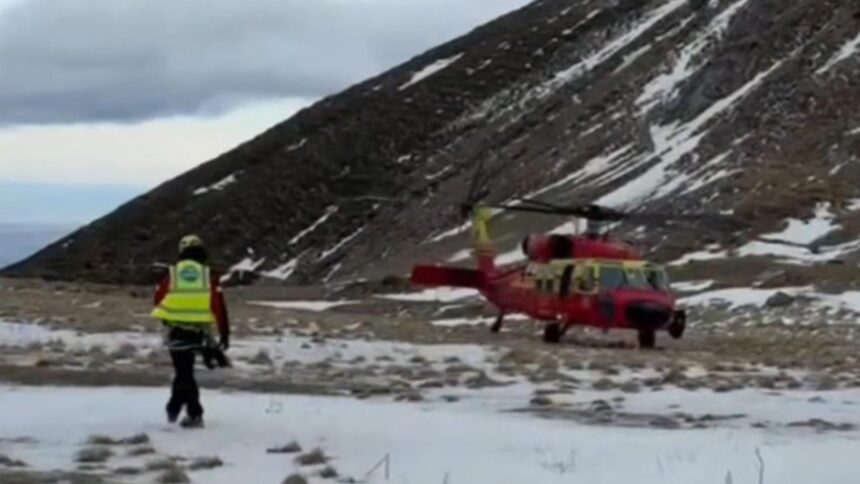 interventie in premiera elicopterul black hawk folosit intr o misiune de salvare in muntii bucegi video 6927f498e77b3