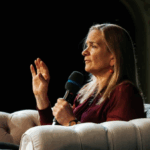 m a impresionat credinta romanilor sfanta parascheva in anglia la catedrala gasesti mai mult turisti nu mai e credinta interviu zdi cu scriitoarea tracy chevalier 6906bf82dd7f1