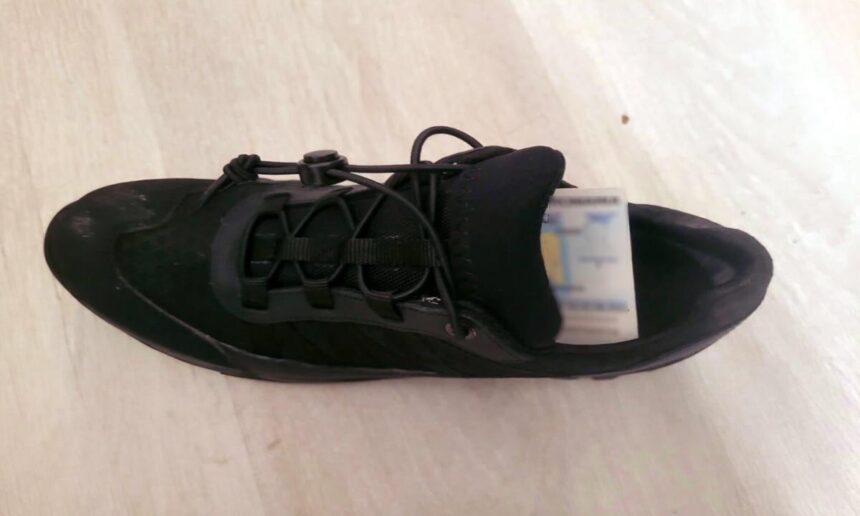 mai ceva ca un ou kinder pantoful cu surprize de la sculeni basarabean prins cu buletin fals in incaltaminte 691daebde22f1