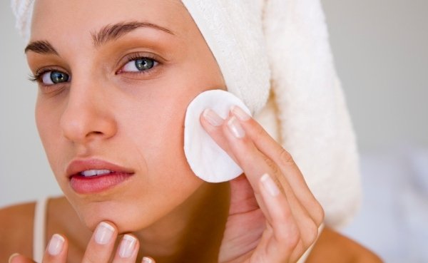 medic dermatolog degeaba avem o rutina de skin care e extrem de bine pusa la punct daca dormim patru ore bem doua pahare de apa pe zi consumam alcool si fumam 691f77adefd9c