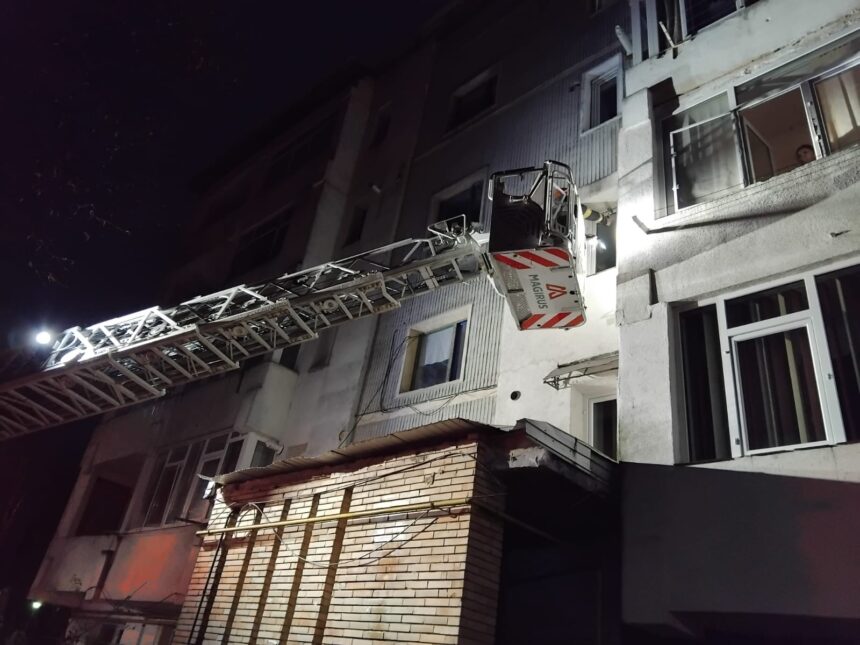 misiune inedita la pascani copil blocat in casa in timp ce parintele a ramas si el blocat pe balcon 69122e8405e76