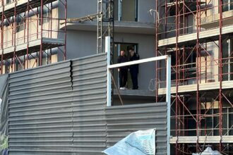 moarte pe santierul blu by himson din iasi muncitorul decedat ar fi fost adus pe santier de un frate fara stirea conducerii 69130d877f0eb