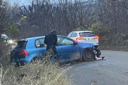momente de panica pentru un sofer in hlincea a pierdut controlul volanului si s a rasturnat dupa ce i a explodat un cauciuc 6927f0ea65d0d