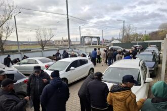 noi tensiuni la sistemul antigrindina de la iasi protest in fata sediului angajatii cer restituirea diplomelor de calificare 691c6357ca68f