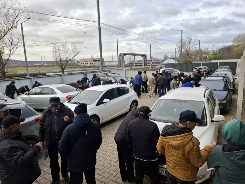 noi tensiuni la sistemul antigrindina de la iasi protest in fata sediului angajatii cer restituirea diplomelor de calificare 691c6357ca68f