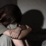 o fetita cu handicap grav a fost batjocorita de trei indivizi iar imaginile au fost distribuite in mediul online 690df74e0a0b7