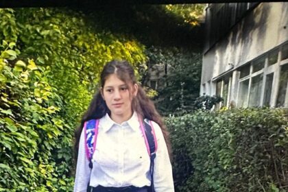 o fetita de 13 ani a disparut de acasa daca o vedeti anuntati imediat politia 6921dd5a1c22e