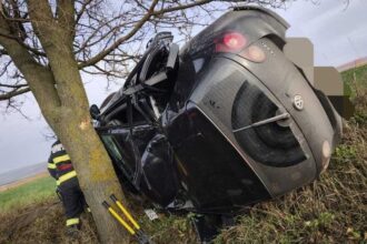 o mama din botosani si doi fii ai sai au ajuns la spital dupa ce masina acestora s a rasturnat 69258e33714cb