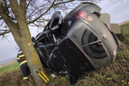 o mama din botosani si doi fii ai sai au ajuns la spital dupa ce masina acestora s a rasturnat 69258e33714cb