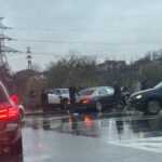 o persoana a fost ranita grav intr un accident petrecut intre trei autoturisme 692c5b23c0c66