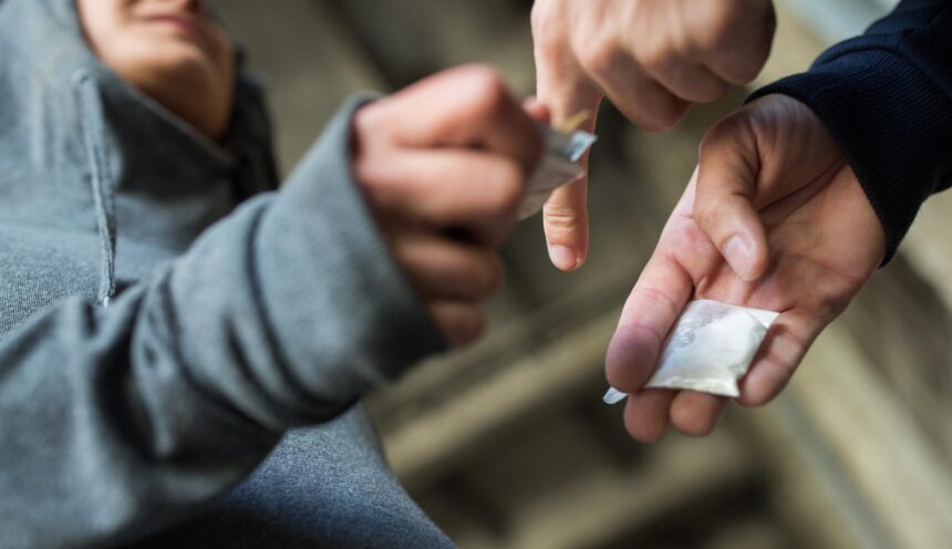 o poveste care te strange in spate plutonier adjutant al isu iasi dealer de heroina cum a ajuns militarul iesean sa dea tot salariul deloc mic pe droguri 691d300d9dcd8