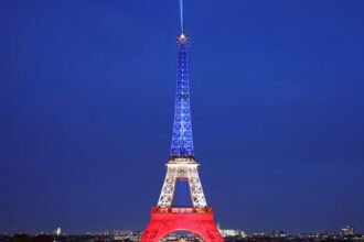 omagiu victimelor atacurilor jihadiste din 13 noiembrie 2015 la paris 6915df04da690