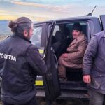 peste 100 de persoane au cautat un botosanean de 88 de ani disparut de acasa batranul a fost gasit pe camp la cinci kilometri de locuinta sa 6925721693aca