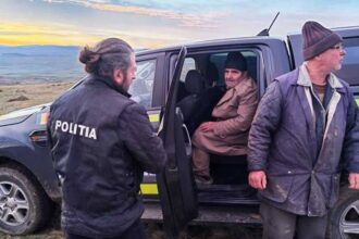 peste 100 de persoane au cautat un botosanean de 88 de ani disparut de acasa batranul a fost gasit pe camp la cinci kilometri de locuinta sa 6925721693aca