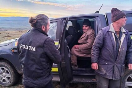 peste 100 de persoane au cautat un botosanean de 88 de ani disparut de acasa batranul a fost gasit pe camp la cinci kilometri de locuinta sa 6925721693aca