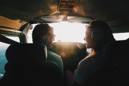 pilot aflat sub influenta drogurilor a incercat sa opreasca motoarele unui avion in plin zbor credea ca nu mai traieste 6919e7ba64224