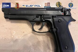 proxenetii din pacuret au fost retinuti de politisti acestia exploatau zeci de fete in italia castigand aproape 2 milioane de euro 691d5fd1dbbc1