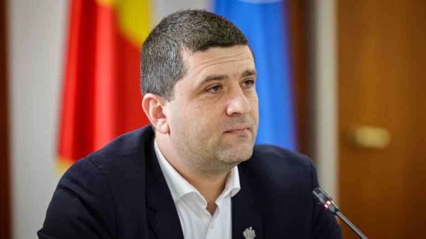 rezistul miruta de la economie se plimba mai ceva ca iohannis cum si a luat colegul de liceu in seul pe banii ministerului 6921cca1047fa