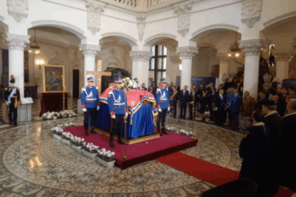 sicriul cu ramasitele domnitorului grigore alexandru ghyka depus la palatul culturii video 6914a1d7926b2 1