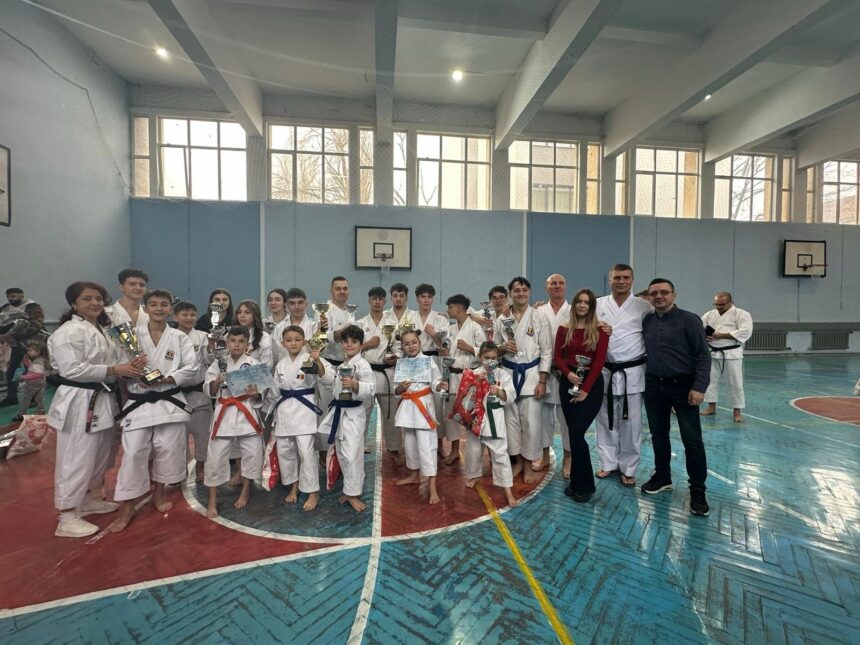 sport 250 de sportivi la campionatul european de karate de la sala polivalenta iesenii tin sus steagul orasului 6928c0565b009