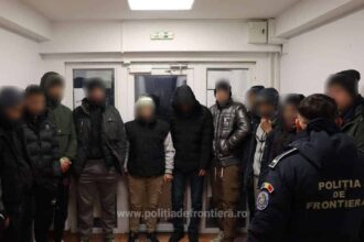 tentativa de trecere ilegala 13 migranti din maroc si turcia descoperiti intr un tir incarcat cu marfa 69258ab35efcd
