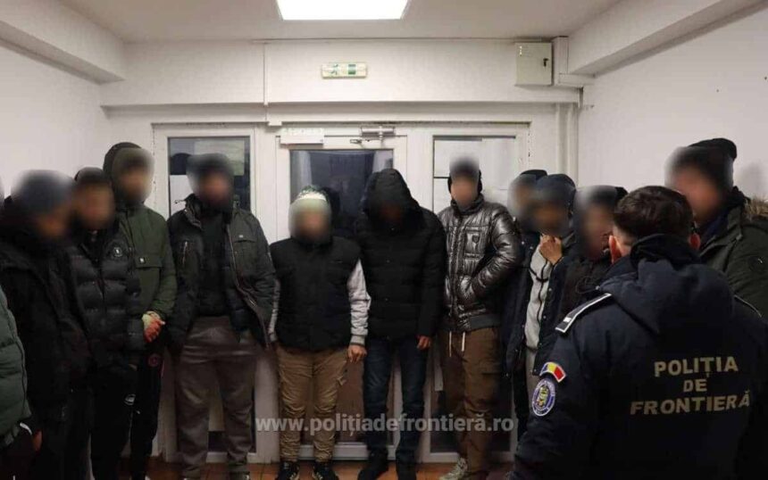 tentativa de trecere ilegala 13 migranti din maroc si turcia descoperiti intr un tir incarcat cu marfa 69258ab35efcd