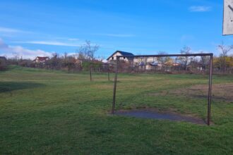 tichia de margaritar dintr o comuna din iasi elevii fac ora de sport pe holurile scolii dar primarul construieste un parc sub geamurile claselor 6915a81d0ffa1