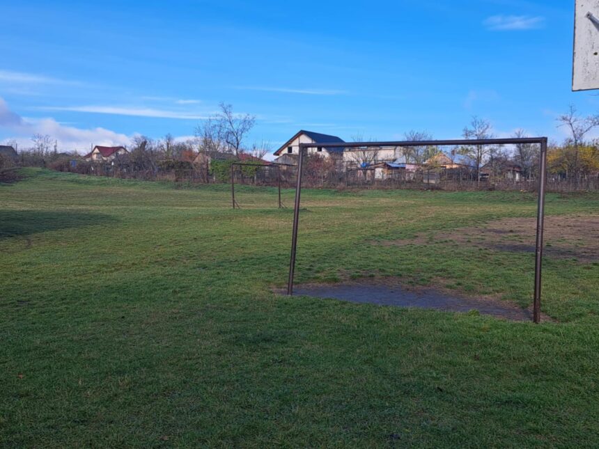 tichia de margaritar dintr o comuna din iasi elevii fac ora de sport pe holurile scolii dar primarul construieste un parc sub geamurile claselor 6915a81d0ffa1