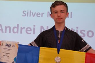 trei medalii internationale la doar 14 ani elevul iesean andrei nemtisor aduce acasa argintul de la balcaniada de informatica 69095b7f65b87