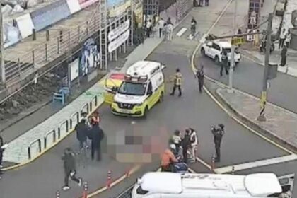 trei oameni si au pierdut viata dupa ce o camioneta a intrat in plin in pietoni la un terminal de feribot 6924a8fd0c091