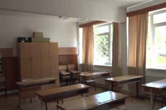 un elev din cluj napoca a dislocat umarul unei invatatoare a lovit o pe directoarea adjuncta si a muscat mana psihologului 6927379ca509c