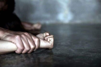 un tanar de 19 ani din iasi si a abuzat de zeci de ori sora in varsta de 12 ani ororile au inceput in urma cu cinci ani 69249484d1b8f