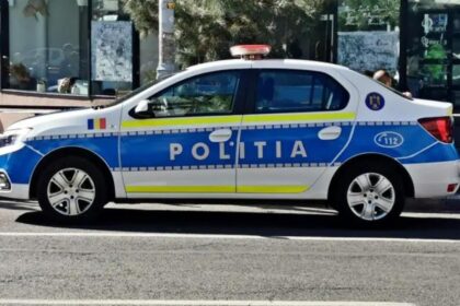 a intrat cu masina intr un gard dupa ce a incercat sa scape de politie soferul nu avea permis si circula cu mare viteza 692ec30ddf450