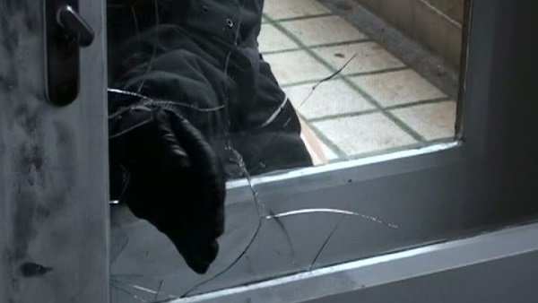 a spart doua case din iasi dar judecatorilor le a fost mila de el nu a reusit sa fure mare lucru 69431abc22147