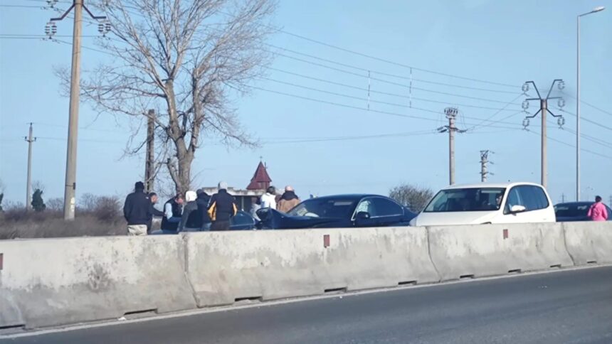accident grav la iesirea de pe autostrda a4 in judetul constanta trei masini s au ciocnit violent sunt implicate cinci persoane 69551bd434e66