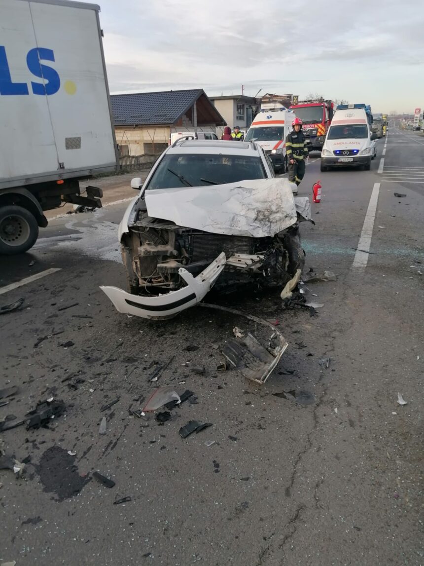 accident grav la razboieni sunt trei autoturisme implicate 693fbbc9da6a9