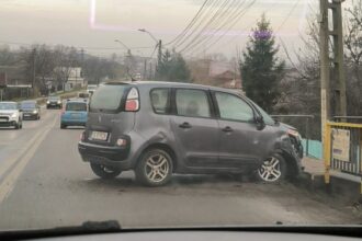 accident la tomesti un citroen a ajuns in parapetul podului 693a7b1ad8593