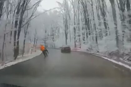 accident mortal in judetul iasi un tanar de 30 de ani si a pierdut viata dupa ce a intrat cu motocicleta intr un stalp din padurea de la madarjac video 694c52b6b3b2c