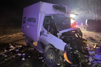 accident mortal pe europeana la iasi la prima ora a zilei victima a derapat si a intrat cu masina direct intr un mastodont de pe contrasens foto video 693a69539f75c