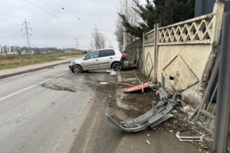 accident pe bulevardul chimiei o masina a lovit o conducta de gaz o persoana a ajuns la spital 69315593e2fd9