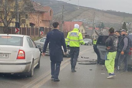 accident rutier la tomesti intre doua autoturisme intervin pompierii si ambulantele foto 694945360b354