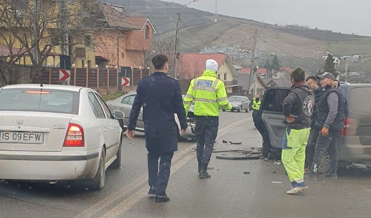 accident rutier la tomesti intre doua autoturisme intervin pompierii si ambulantele foto 694945360b354